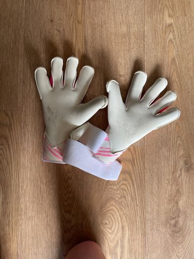 Louth goalkeeper gloves