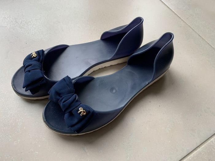 Sandals size 3