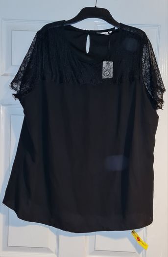 PLUS SIZE (26) Nightingales Black Lace Neck/Sleeve Top. New