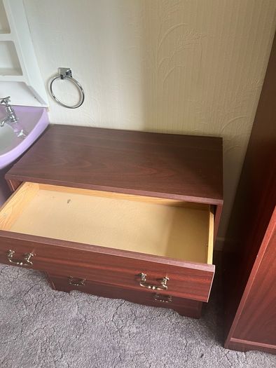 bedroom wardrobe & chest of drawers
