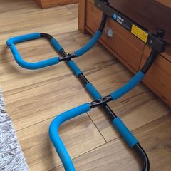 Pull up / push up bar