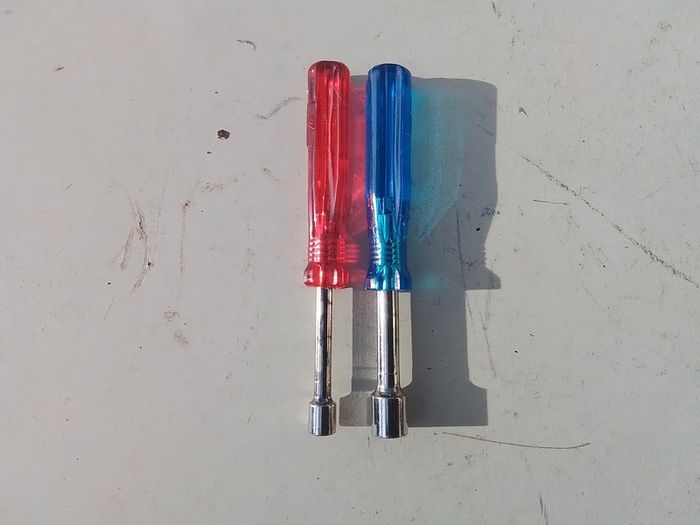 2.Hand Held Sockets.