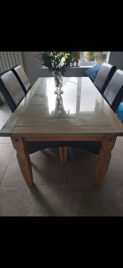solid Dinning table