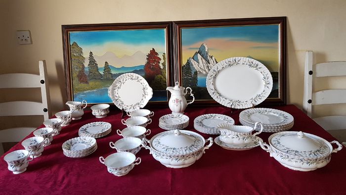 47 Piece Royal Albert Brigadoon Pattern Bone China Gold Gilt Dinner And Tea Service / Set For 5 Person Setting Made In England