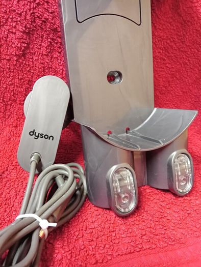 GENUINE  Dyson  Battery Charger With Docking Station  / Model  205720-01