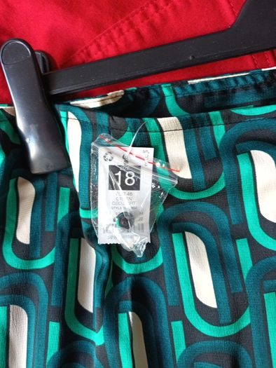 Dunnes Stores Skirt.   S.18.    .B.N.W.T
