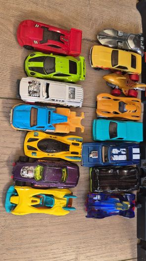 Hot Wheels Let's Race Ultimate Garage