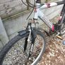 hello this is a Raleigh Resonator Pro aluminium mountain/hybrid bike, with front suspension, 26" wheels and likely 21 gears  fair condition fully working order.  price to sell 60 euro fixed price collection only. Image 5
