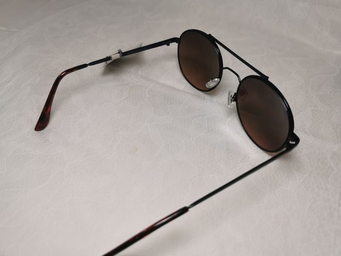 Oscar de la Renta sunglases