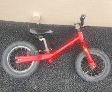 Frog balance bike