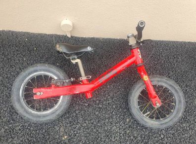Frog balance bike