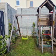 Kids swing set