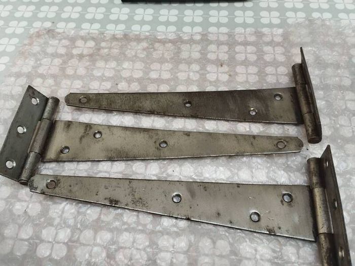 T-Hinges