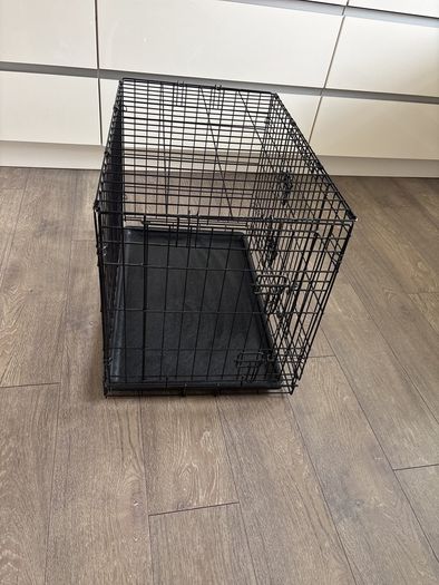dog crate excellent condition medium size