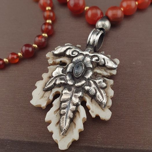 Antique Carnelian Red Agate With Sterling 925 Silver Leaf Pendant Necklace
