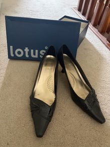 Lotus mid heel shoe