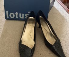 Lotus mid heel shoe