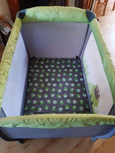 Travel cot