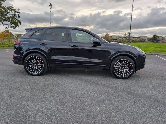 Cayenne Platinum Edition Crew Cab
