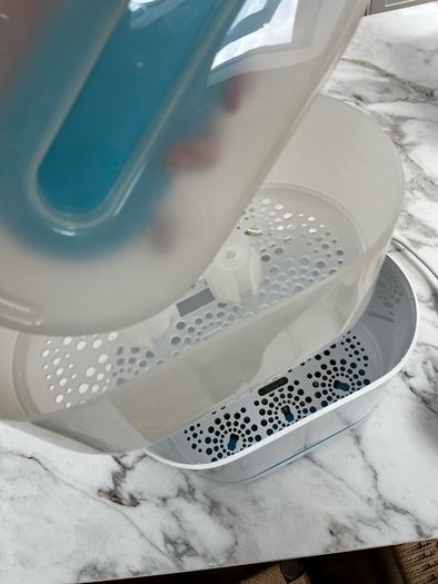 Baby bottle steriliser (Avent)