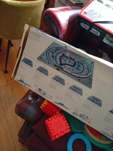 Train sets empty boxes