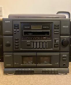 1990s Sanyo Stereo