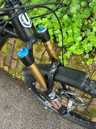 Mondraker Dune Carbon R