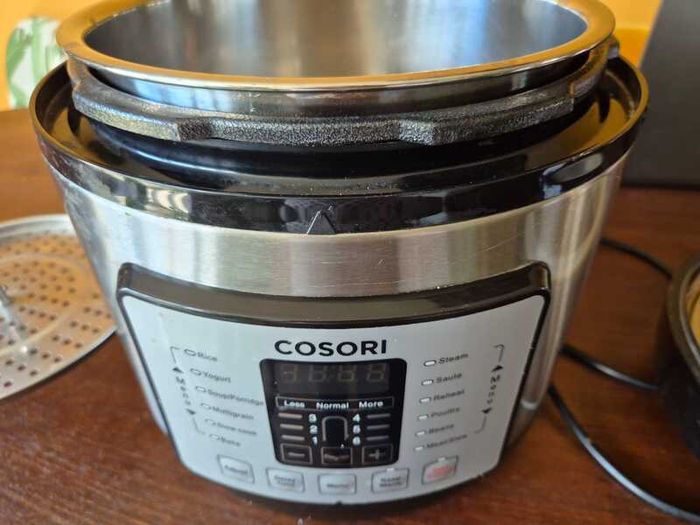Cosori 6 Quart Electric Pressure Cooker / Multi Cooker / Instant Pot Style