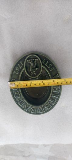 whitbread & co ashtray, good condition, no chips or cracks ,see pictures for condition,,sold as is ,price includes post to anywhere in Ireland,,or if buyer collects cheaper,,