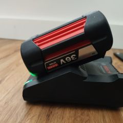 Bosch 36V Battery + charger