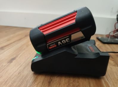 Bosch 36V Battery + charger