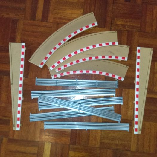 Scalextric C8228 & C8233: Radius Two Borders Kit with Barriers  (R2  Lead In/Out )