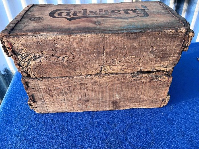vintage Carlsberg crate