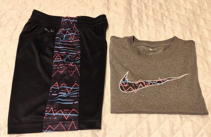 NIKE Boy's 2-piece Sets. Age 6-7