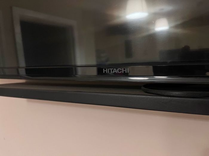 42" TV hitachi