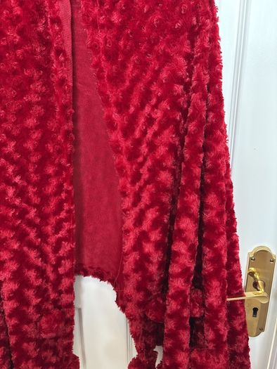 Wrap - Fluffy with Pom-poms