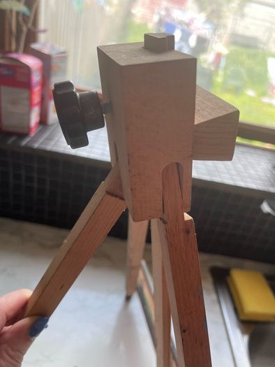 Easel