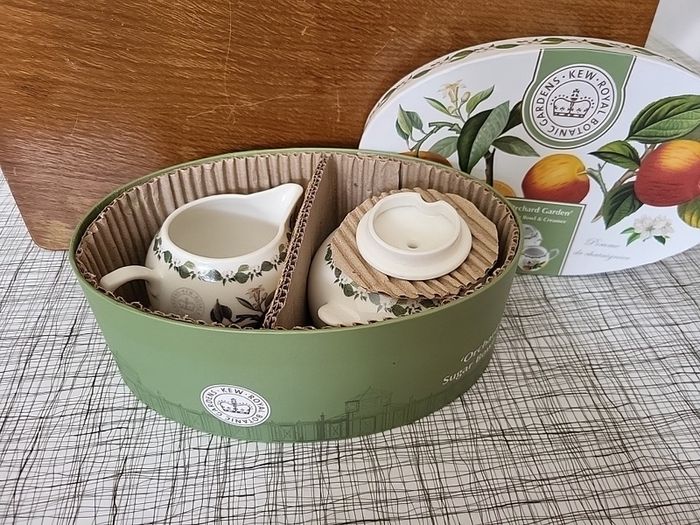 Kew Royal Botanic Gardens Sugar Bowl And Creamer Set "pear" Unused In Original Packaging, Box Immaculate