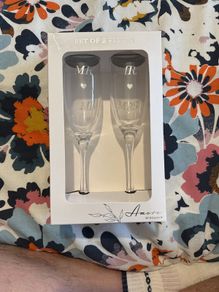 Wedding champagne flutes Mr & Mrs