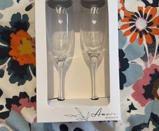 Wedding champagne flutes Mr & Mrs