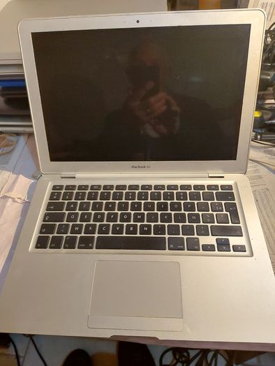 MacBook Air 13 inch, A1237, excellent cosmetic Condition, Password Locked