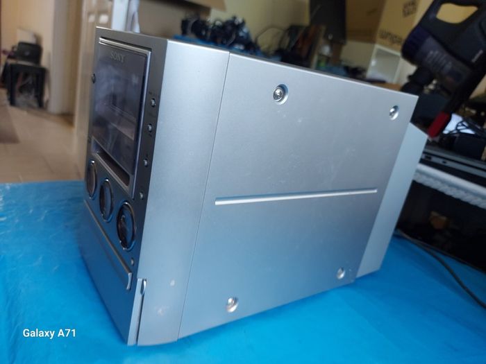Sony CMT-M100MD Micro Hi-Fi Component System with Speakers, in excellent condition, Radio, CD and Tape working fine,