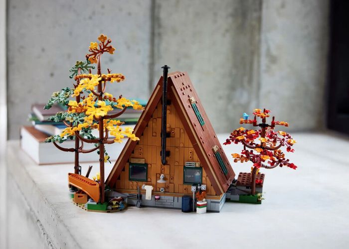 Lego 21338 A Frame Cabin & 21318 Tree House