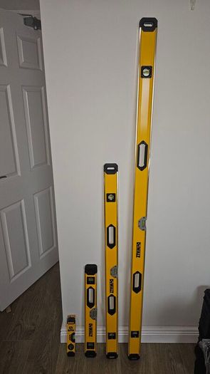 DeWALT Box Beam Spirit Level 4 Piece Set (250mm, 600mm, 1200mm, 1800mm)
