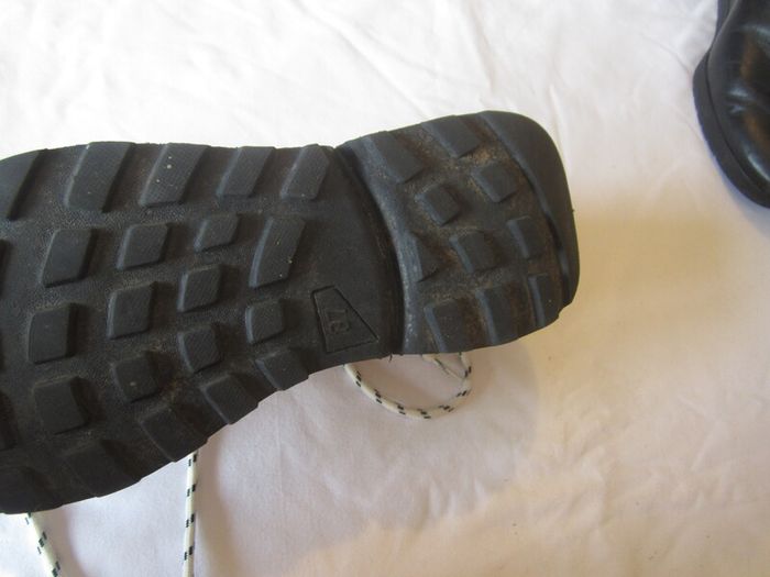 Fashion trainers     size 4