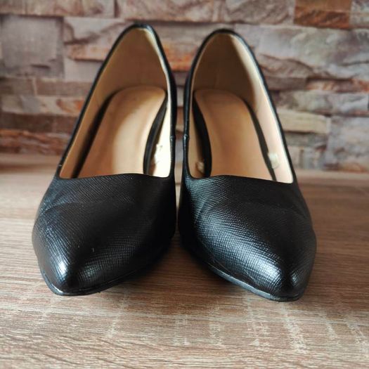 Black heels, size 6