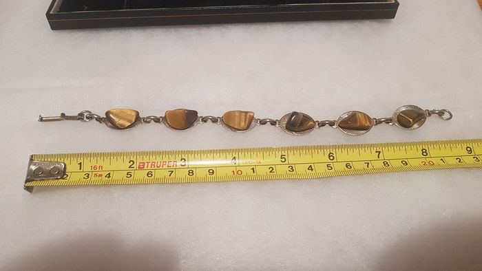tiger eye bracelet,,good condition,buyer collects or pays postage, thank you, take as is,see pictures for condition