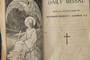 Daily Missalwith An Introduction By Reverand Robert I. Gannon. S.j. 1954 Edition In Fair Condition. See Photos For Same.