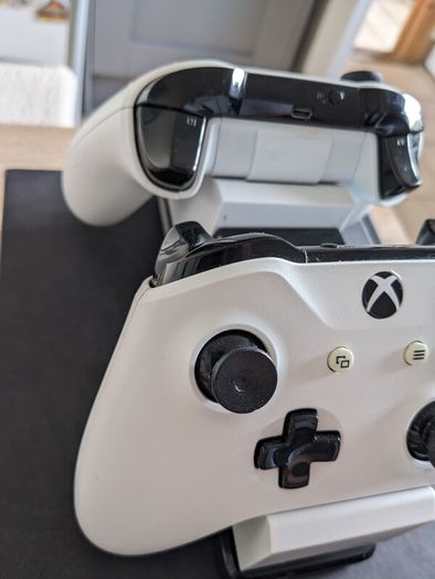 2 Xbox One controllers with charging station