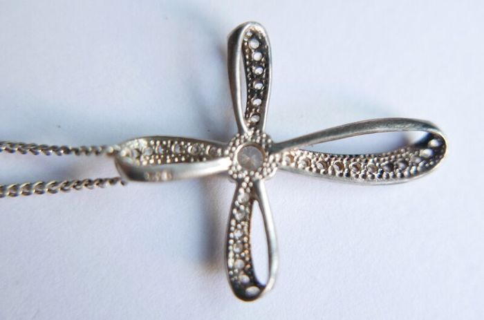 Vintage Sterling Silver  Rhinestone Curved Cross Necklace length 18" - 4,5g